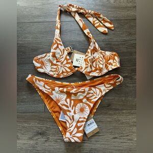 Billabong NWT On Island Time Reese U Halter Top and Tropic Bottom Size Medium